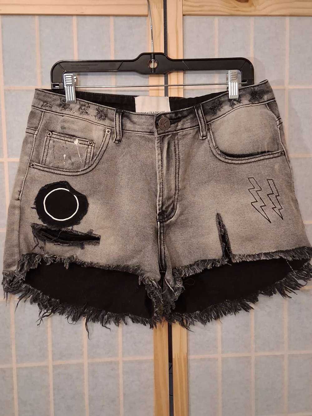 One Teaspoon Gray Distressed Denim Shorts Size 31